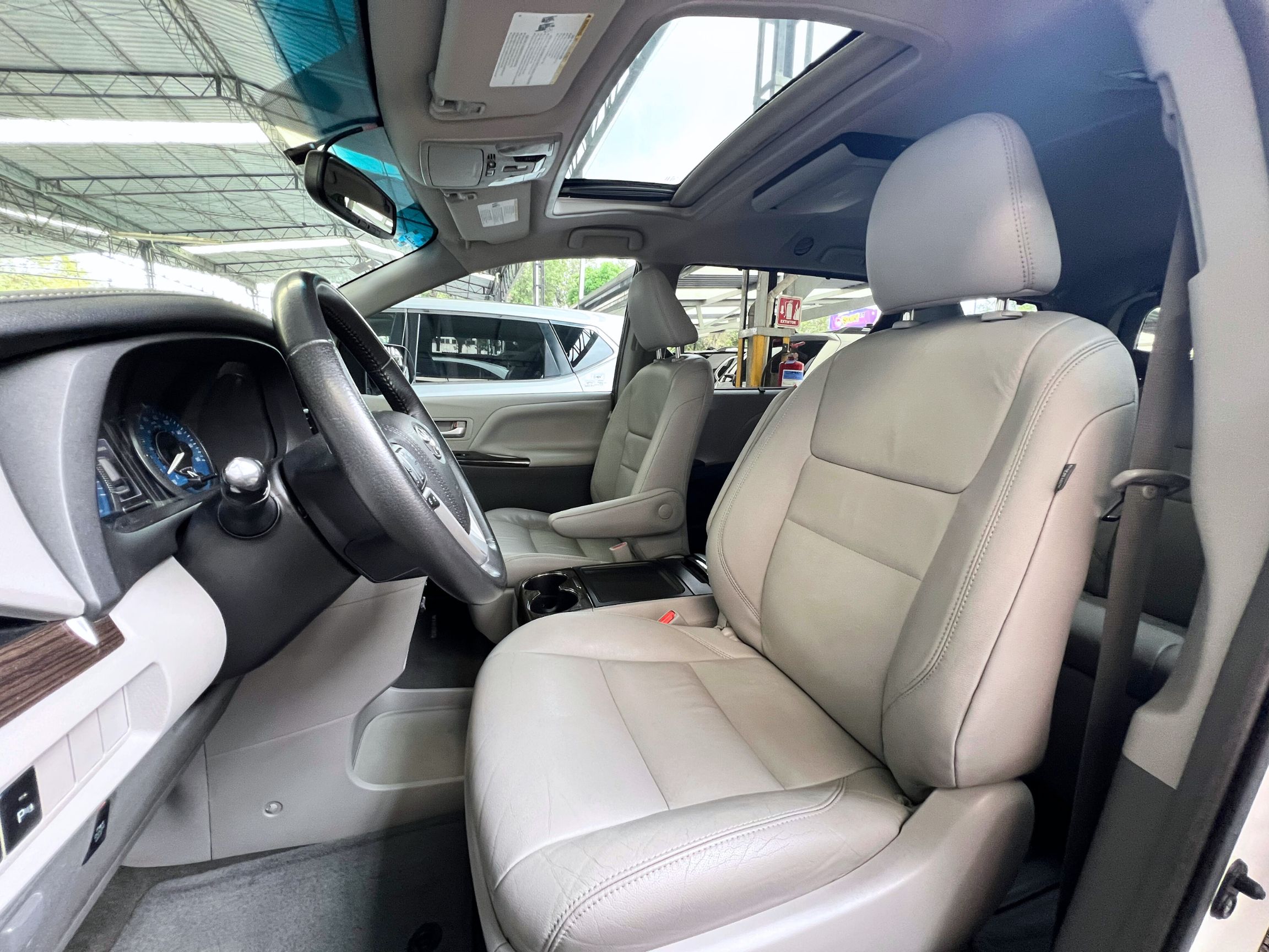 Toyota Sienna XLE 2017
